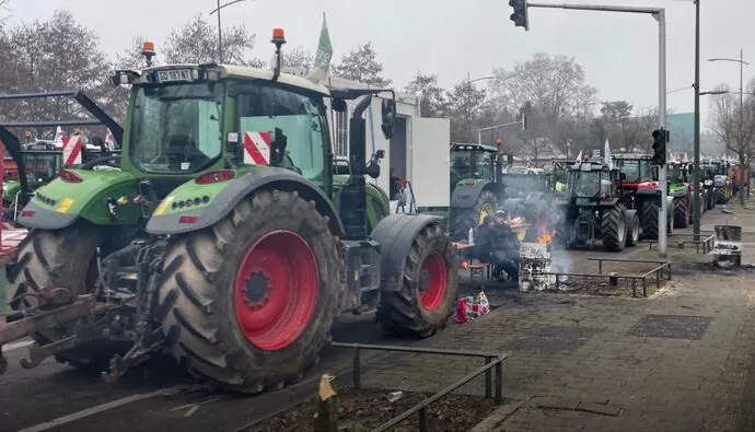 Manifestation des agriculteurs : la Ville porte plainte après l&rsquo;abattage d&rsquo;arbres