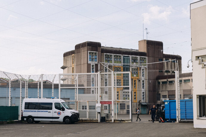 À Strasbourg aussi, la colère monte contre la restriction des permissions de sortie collectives
