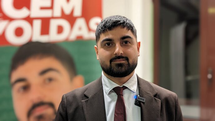 Face à la violence de l&rsquo;extrême droite, Cem Yoldas se retire des élections municipales