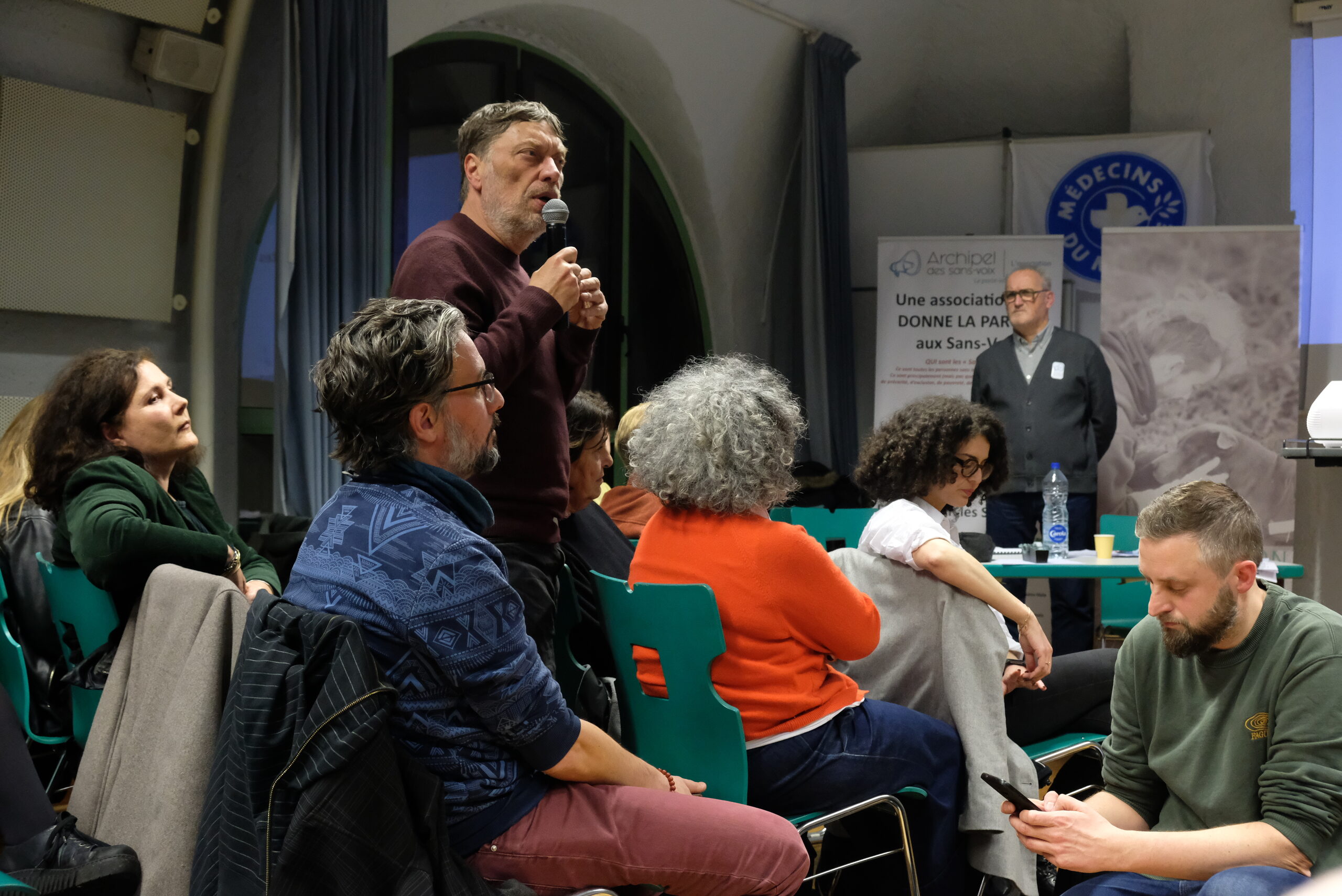 Face au sans-abrisme, les Verts se défendent, LFI promet et le PS invoque la dette